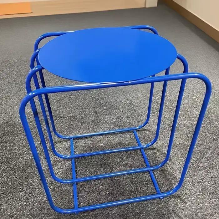 Table d'angle en métal minimaliste européen moderne, compacte, peu encombrante, aucun assemblage req
