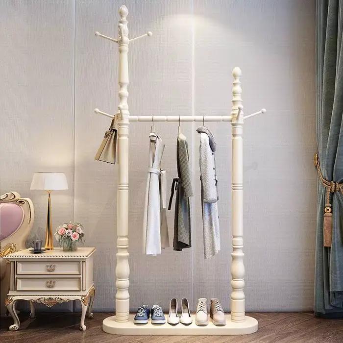 Grand porte-vêtements Design plancher en bois sur pied salon porte-vêtements nordique luxe bois Wies