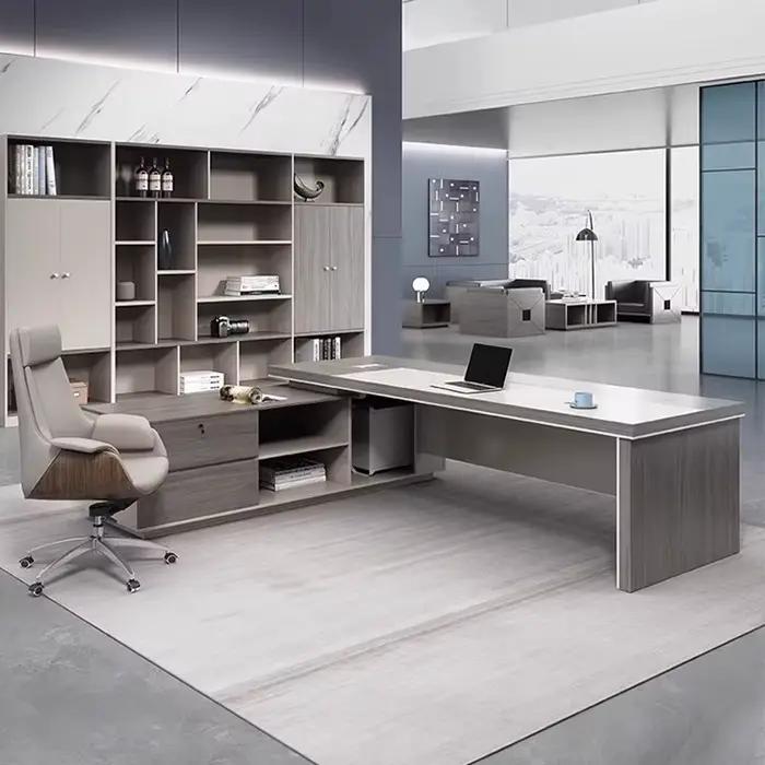 Bureau de grande taille en forme de L