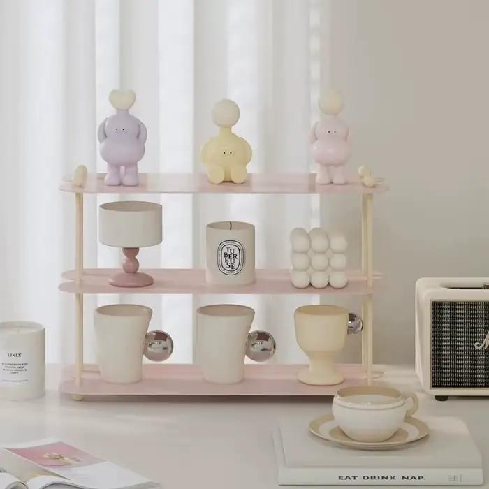 Étagère de bureau rose pour parfums