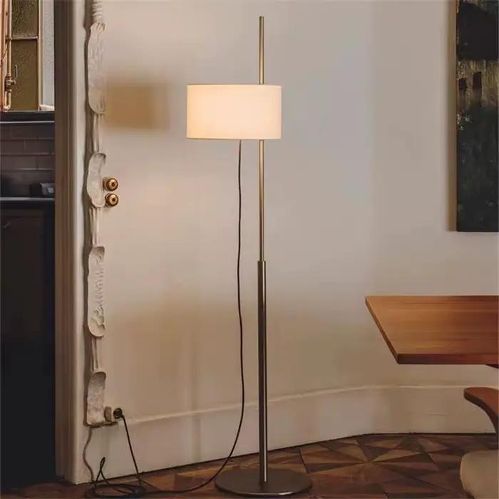 Lampe autoportante en tissu