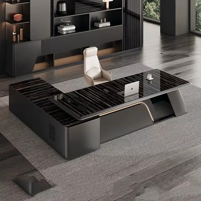 Bureau de bureau moderne peu encombrant