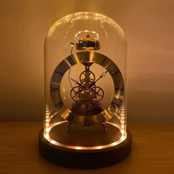 Horloge de bureau mécanique en métal et bois