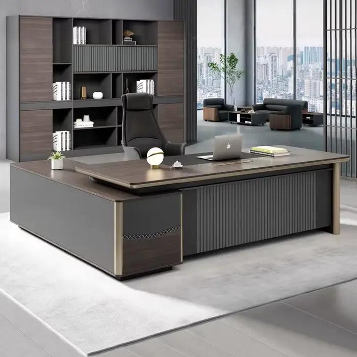 Bureau de direction haut de gamme en bois de haute qualité avec ensemble de chaises pour bureau présidentiel élégant et confortable pour dirigeants et espaces de travail partagés