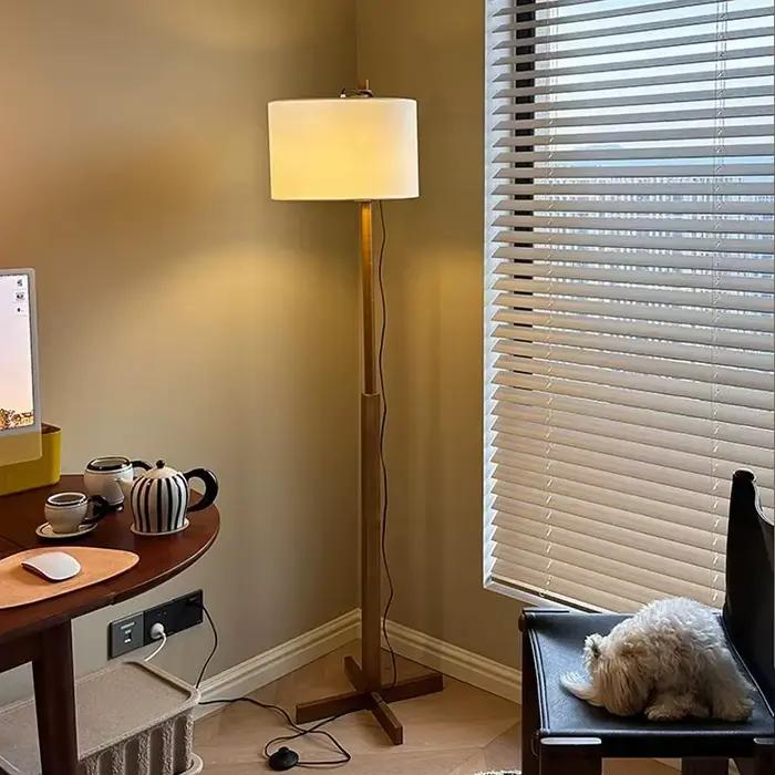 Lampe autoportante en tissu