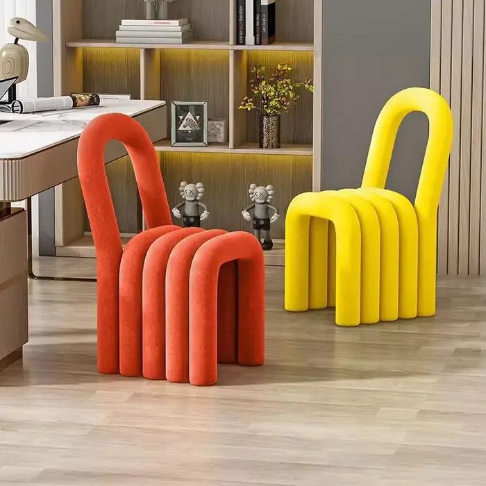 Chaise de bureau nordique créative de forme étrange, pour chambre à coucher, salon, chaise de salle à manger arc-en-ciel, tabouret peigne, chaise de salle à manger design de maquillage
