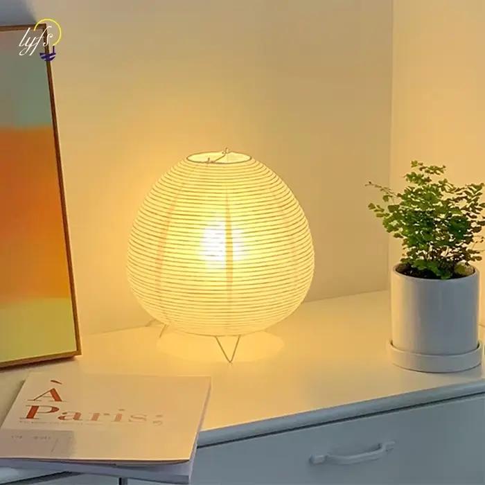 Lampe de table LED moderne en papier pour chambre salon bureau élégante avec abat-jour blanc ou noir pour décoration intérieure occasions spéciales