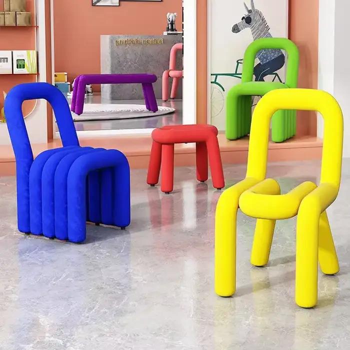 Chaise de bureau nordique créative de forme étrange, pour chambre à coucher, salon, chaise de salle à manger arc-en-ciel, tabouret peigne, chaise de salle à manger design de maquillage