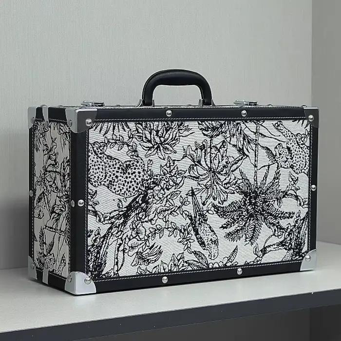 Boîte de rangement en cuir