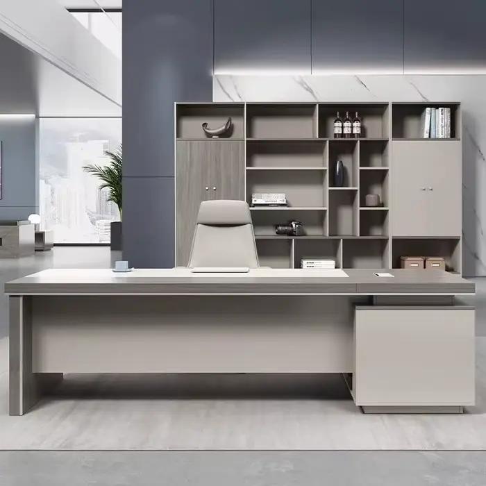 Bureau de grande taille en forme de L
