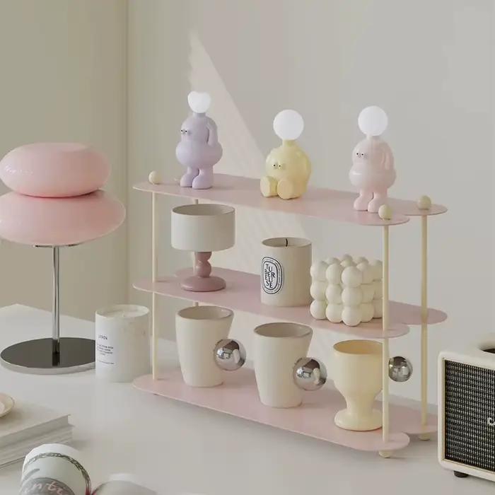 Étagère de bureau rose pour parfums