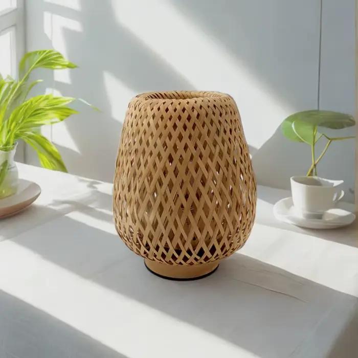 Petite lampe tissée en bambou