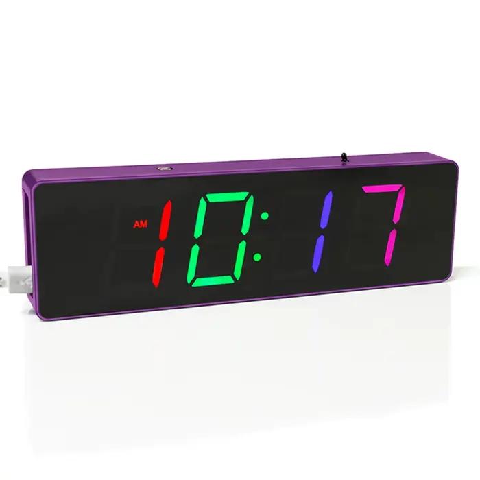 Horloge de bureau numérique carrée élégante avec kit DIY pour construction, affichage date et température, et exercice de soudure pour amateurs de bricolage et étudiants