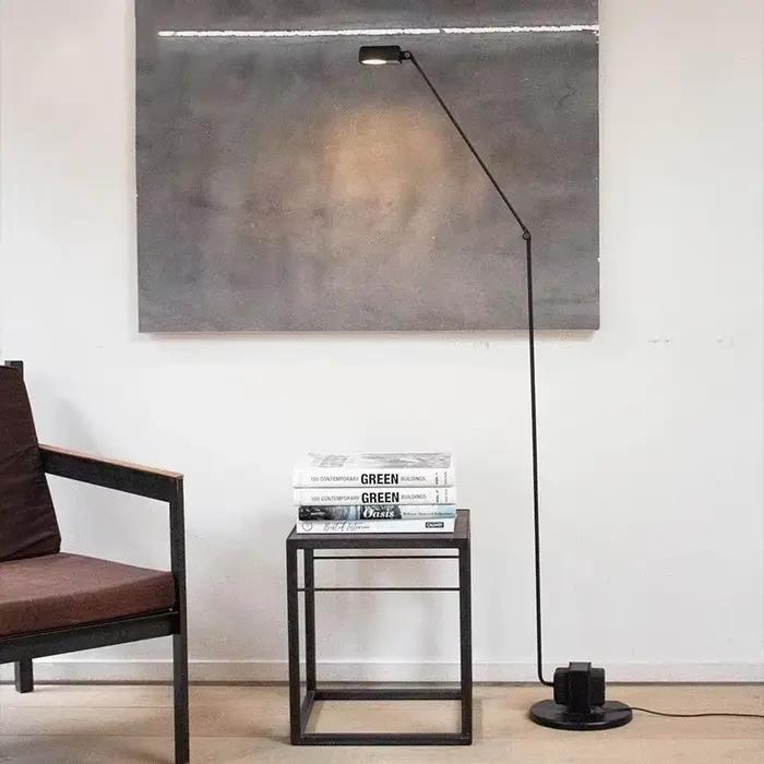 Lampe de sol au design italien moderne