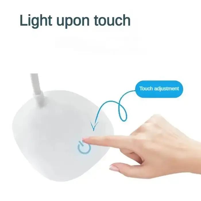 Lampe de bureau LED moderne avec réglage de luminosité tactile pour protection des yeux et éclairage de bureau élégant