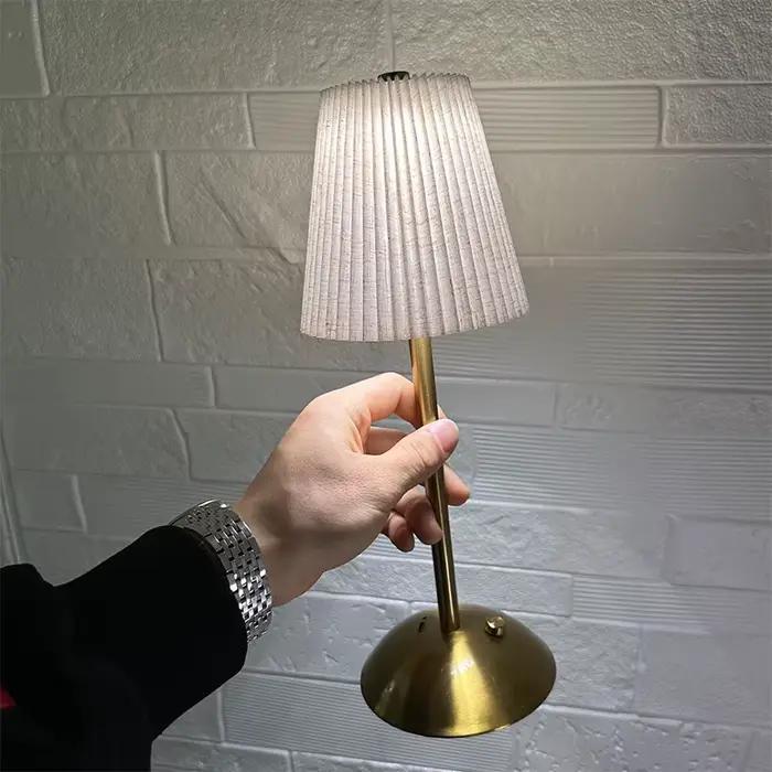 Petite lampe de Table plissée