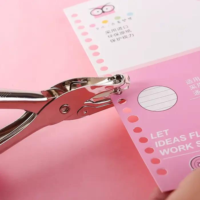 Perforatrice métallique pour fournitures de bureau