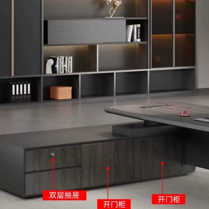 Bureau de direction électrique à double moteur réglable en hauteur pour PDG et managers mobilier de bureau moderne avec armoire intégrée et finitions en bois diverses couleurs