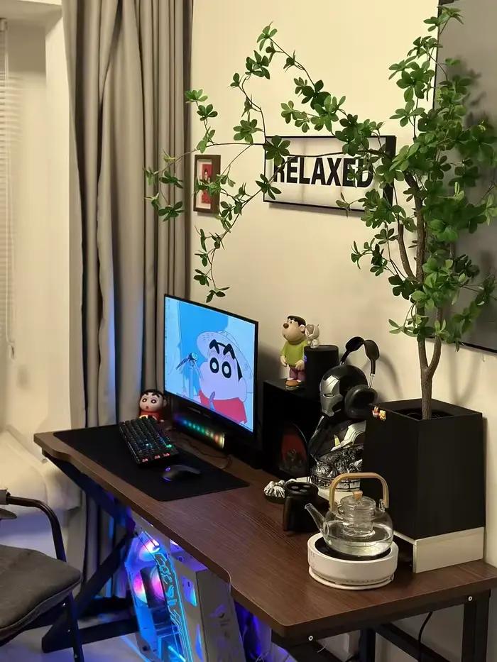 Bureau d'ordinateur en acajou robuste et élégant avec multiprise pour bureau ou maison, occasion spéciale