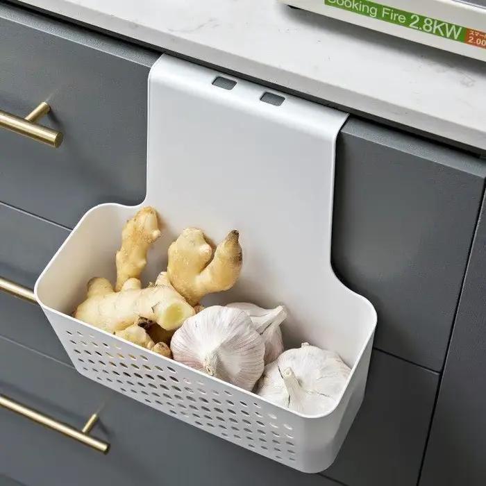 Optimisez le rangement de vos armoires avec des étagères suspendues intérieures pour une utilisation en cuisine