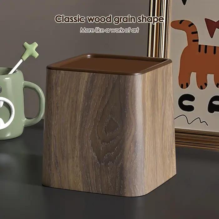 Petite poubelle de bureau