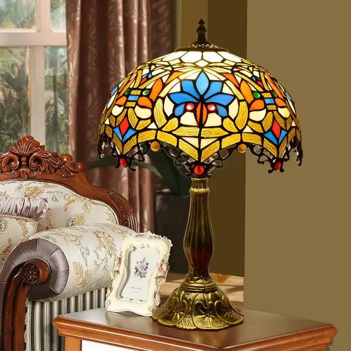 Lampe de table rétro Tiffany de style européen créatif en vitrail
