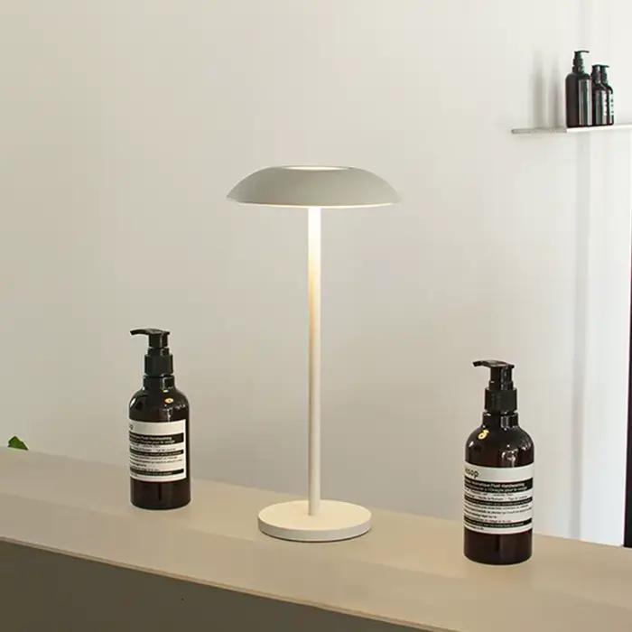 Lampe de table LED aste sans fil pour restaurant