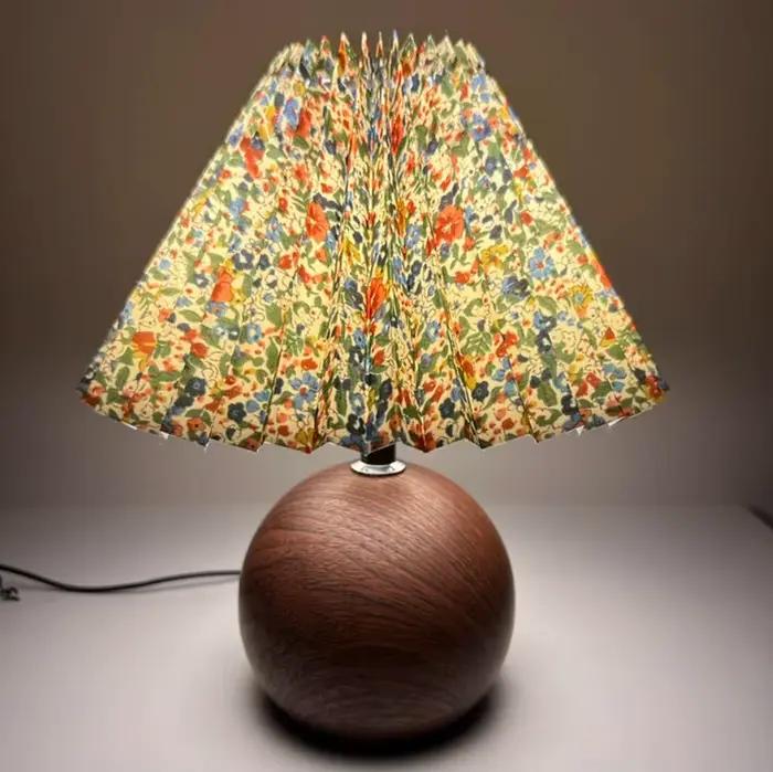 Lampe de chevet en noyer plissée circulaire USB pour chambre décoration veilleuse bleu brun orange atmosphère apaisante chambre enfant salon thé hôtel cadeau occasion spéciale