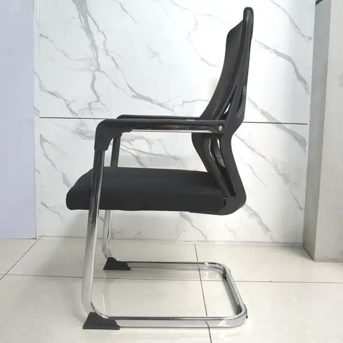Chaise de bureau ergonomique noire pour bureau à domicile salon d'étude et chambre à coucher confortable mobilier de bureau moderne avec protection de rampe fixe et roues métalliques