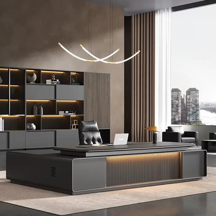Bureau d'ordinateur de luxe sur pied