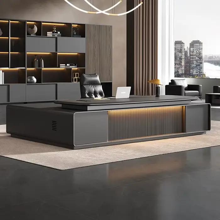 Bureau d'ordinateur de luxe sur pied
