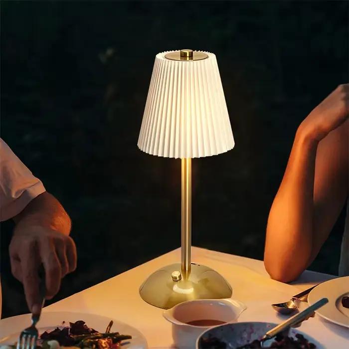 Petite lampe de Table plissée