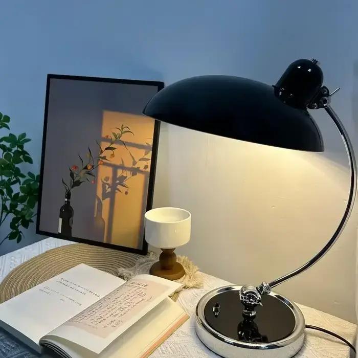 Lampe de table réglable Kevin avec abat-jour moderne pour salon chambre bureau design élégant