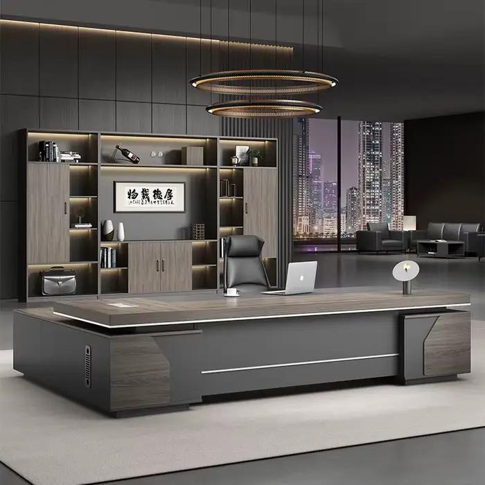 Bureau d'ordinateur moderne et tendance