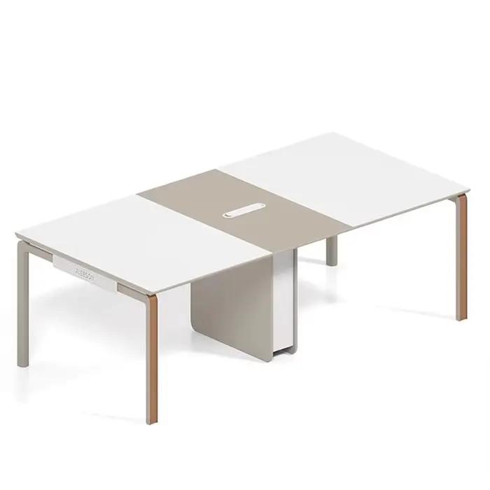 Petite table de conférence
