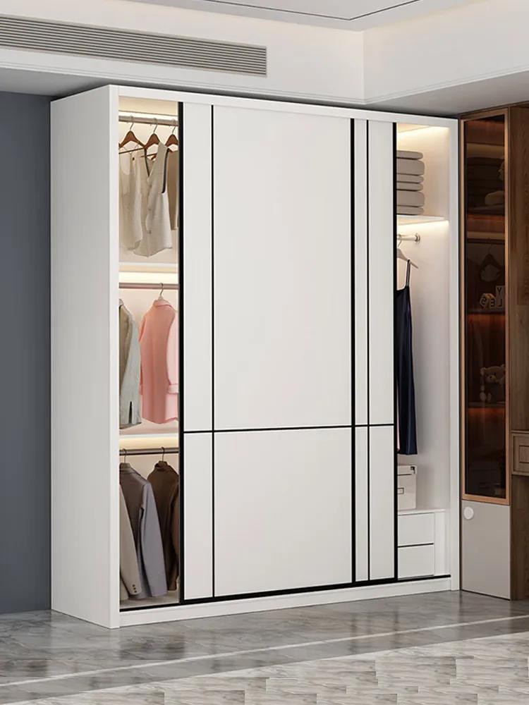 Armoire à une porte au dessus de la porte coulissante