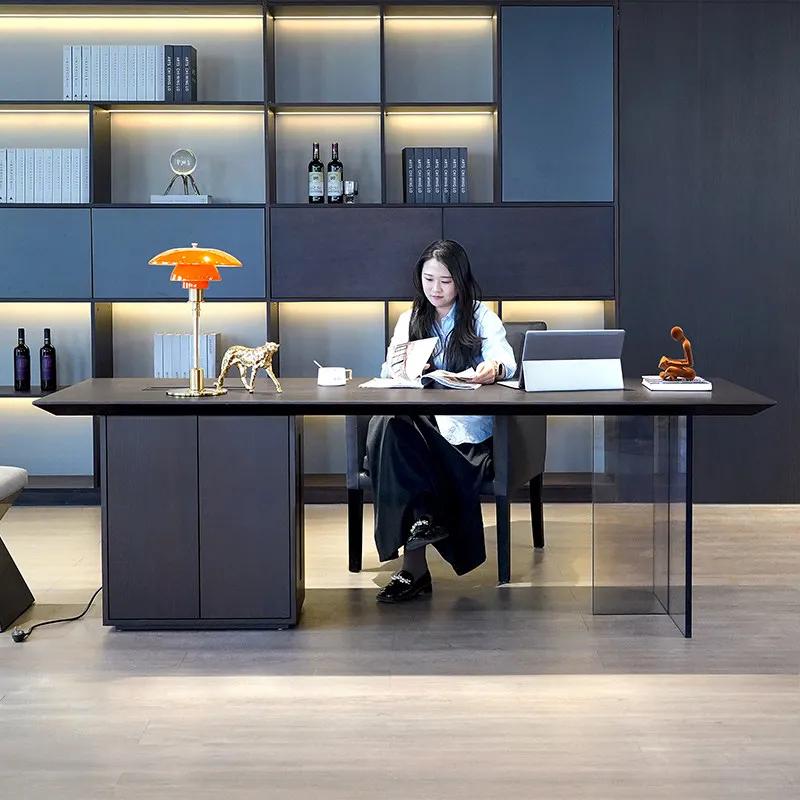 Table de bureau minimaliste pour ordinateur